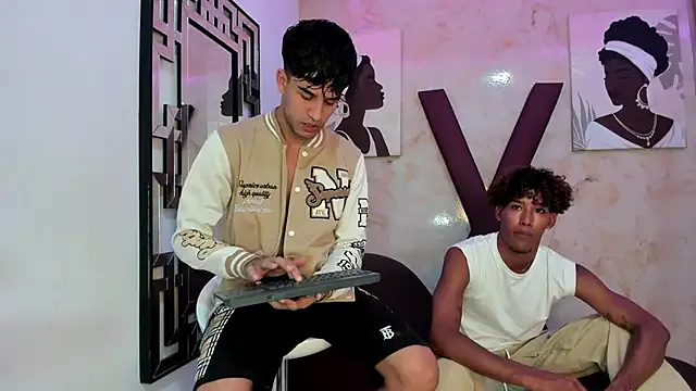 PRETTY_COCK1 — SHOW HOLE  