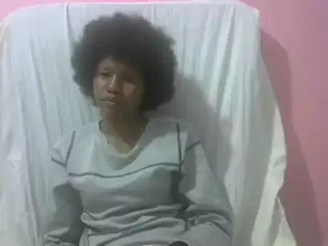 Freechat prettybeee on StripChat