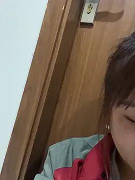 Freechat qinejr37 on StripChat