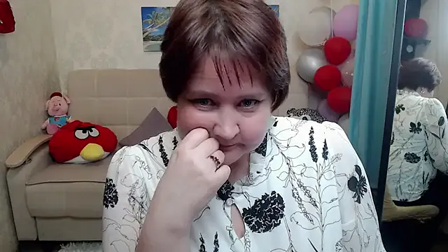 QUEEN02030 on StripChat