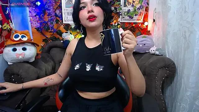 Freechat ravenn_20 on StripChat