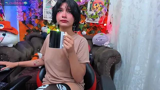 Freechat ravenn_20 on StripChat