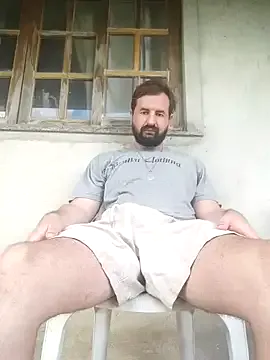 rooliv1 — naked outdoor