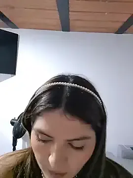 RosaliaVicky on StripChat