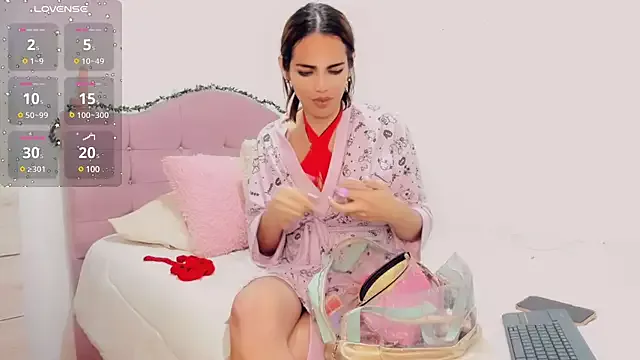 Rubi_30 on StripChat