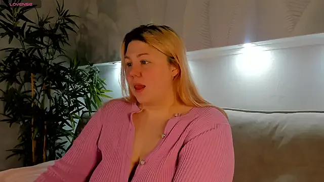 Ruth_Oliver on StripChat