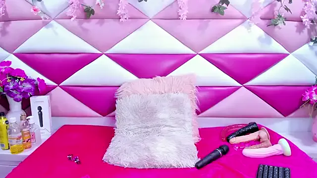 SalmaSantos on StripChat