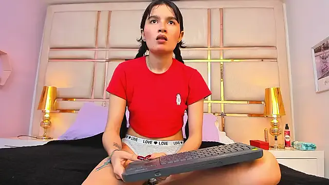 SalomeSaez — Clit play close up