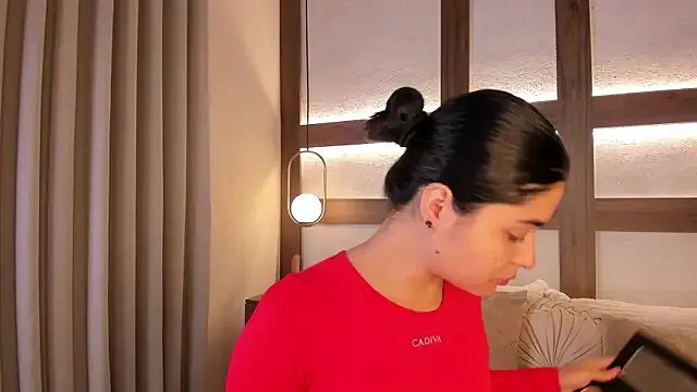 SarhaVega on StripChat