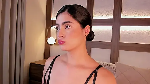 SarhaVega on StripChat