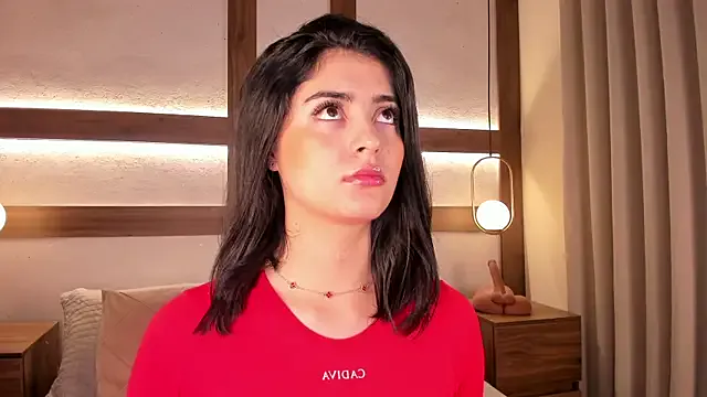 SarhaVega on StripChat