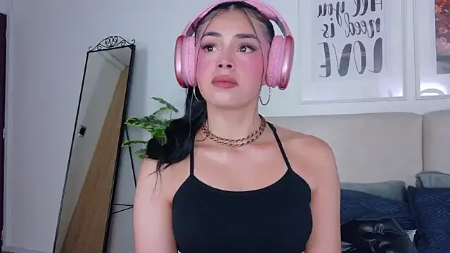 SaritaBratz on StripChat