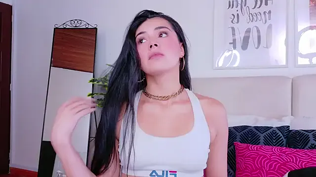 SaritaBratz on StripChat