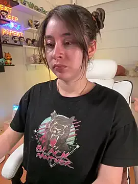 Sharon_07 on StripChat