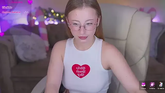 SilverrMoon on StripChat