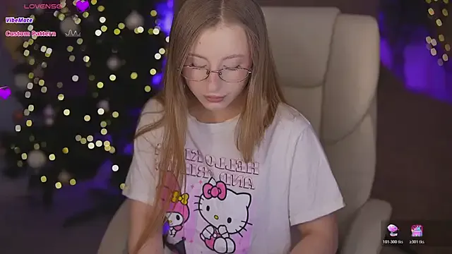 SilverrMoon on StripChat