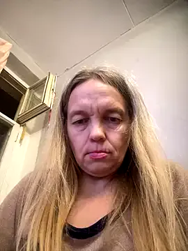 Suzanele on StripChat