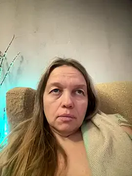 Suzanele on StripChat