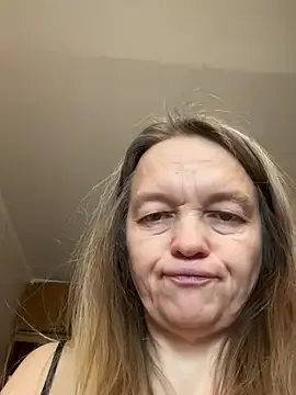 Suzanele on StripChat