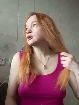 Suzanele on StripChat