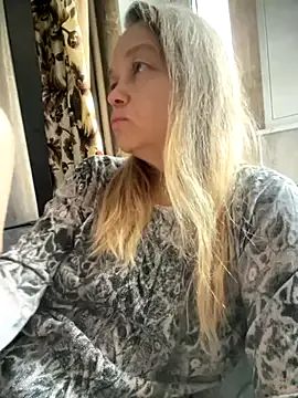 Suzanele on StripChat