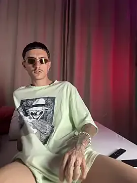 SweetCumshot on StripChat