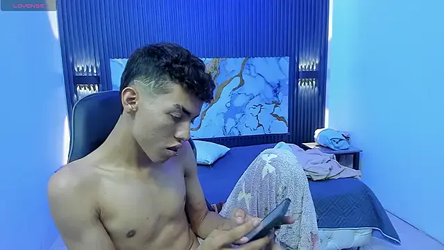 TaylerMiles — play with my cock