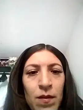 tina2204 on StripChat