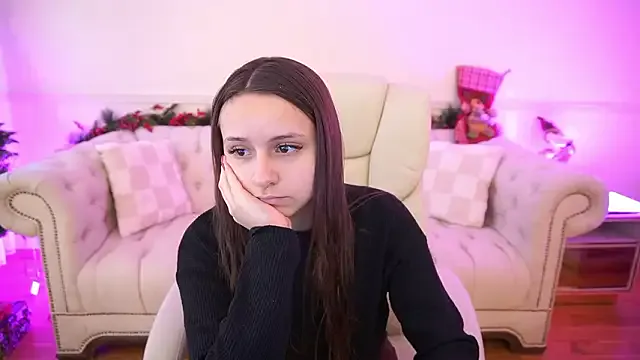 TinyNatalie on StripChat