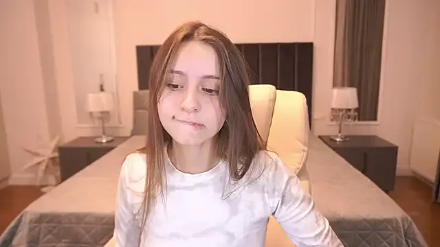 TinyNatalie on StripChat