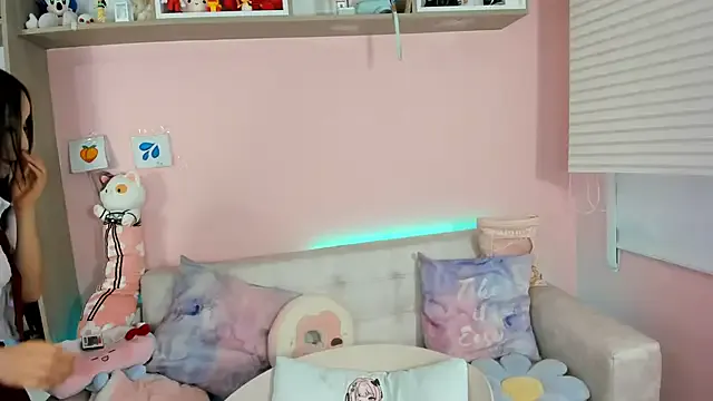 tinysara on StripChat