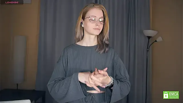 ToyaPletz on StripChat