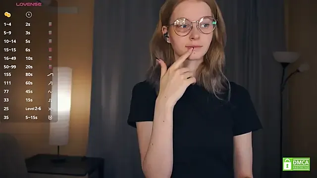 ToyaPletz on StripChat