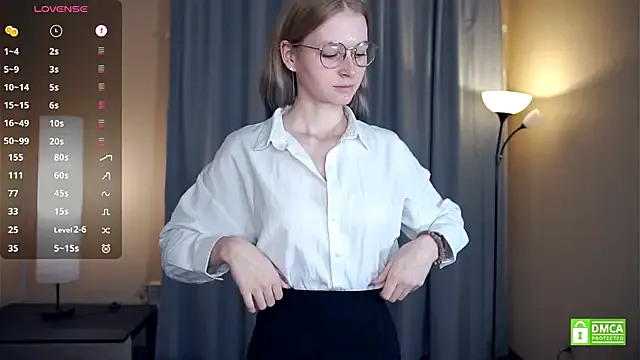 ToyaPletz on StripChat