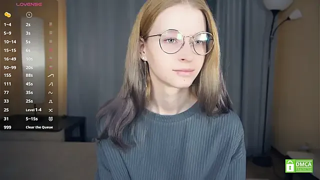 ToyaPletz on StripChat