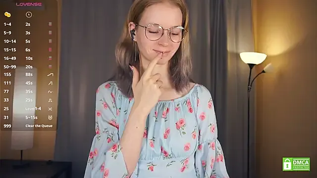 ToyaPletz on StripChat