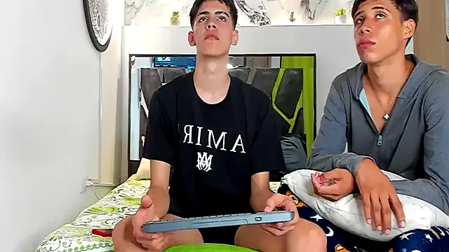 TWINKS_FRIENDS on StripChat