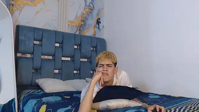 TWINKS_FRIENDS on StripChat