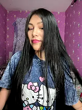 Velyn_18 on StripChat