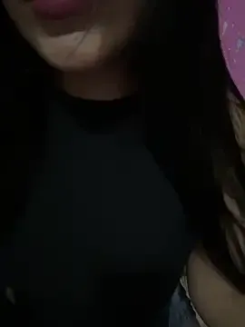 Velyn_18 on StripChat