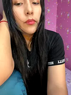 Velyn_18 on StripChat