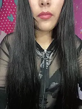 Velyn_18 on StripChat