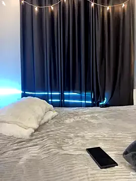 vickyandtania on StripChat