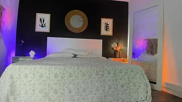 StripChat VioletPaket is Freechat VioletPaket — Slap boobs and spit