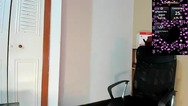 Violetta_0 on StripChat