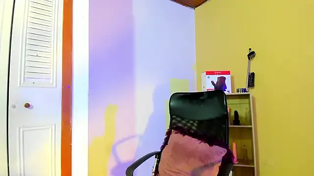 Violetta_0 on StripChat