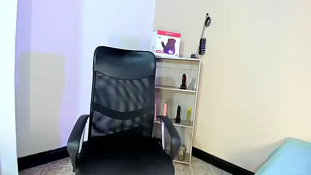 Violetta_0 on StripChat