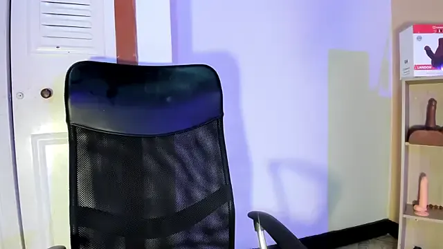 Violetta_0 on StripChat