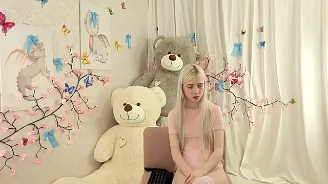 ViollaBloom on StripChat