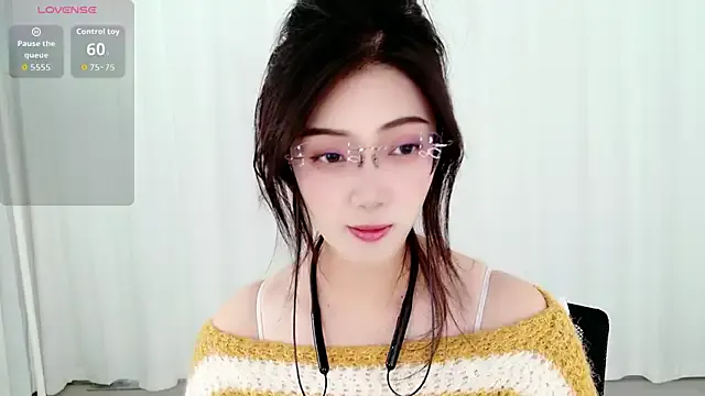yangyang-777 on StripChat